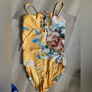 Albion fit one piece size S